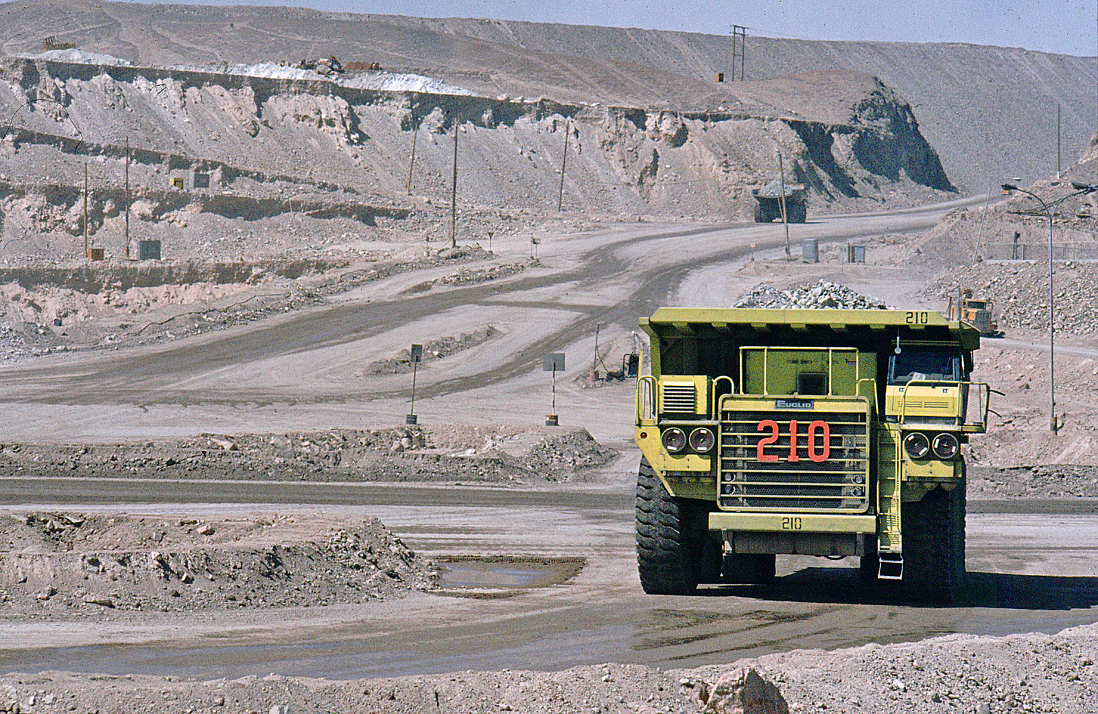 Chuquicamata copper mine in 2007, por 天然ガス